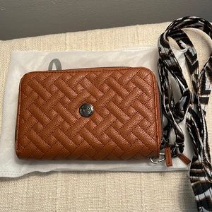 Lug Quick step wallet/ Wristlet